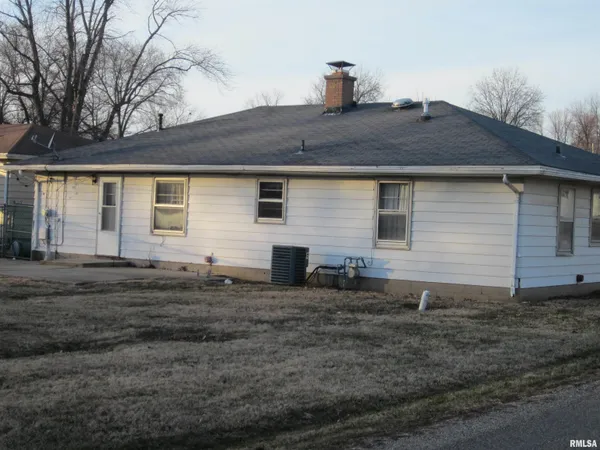 $84,900 | 911 East Pine Street, Mason City, IL 62664
