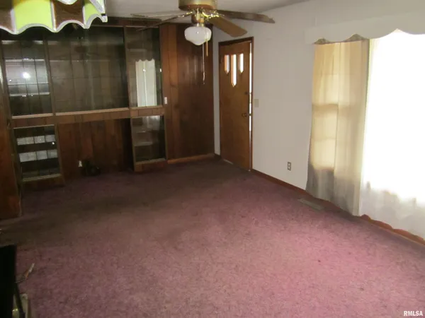 $84,900 | 911 East Pine Street, Mason City, IL 62664