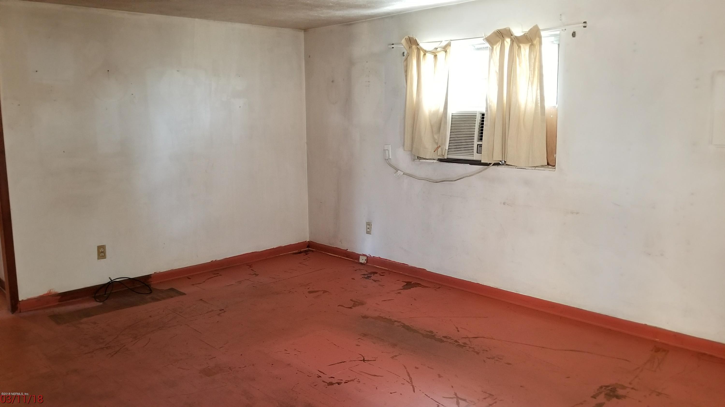 405 Skate Road Atlantic Beach, FL 32233 - Photo 3 of 15 a view of empty room with window