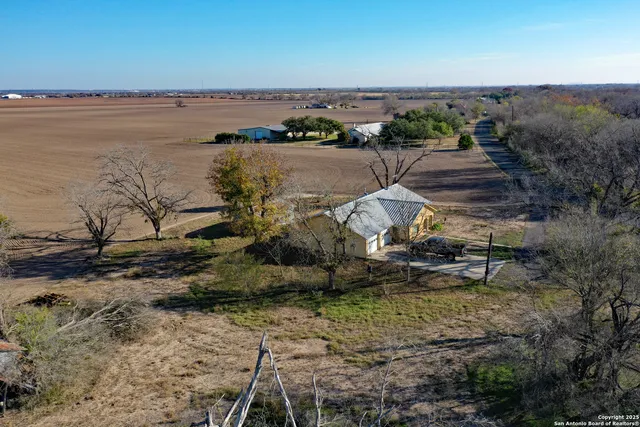 $976,500 | 908 County Road 5711, La Coste, TX 78039