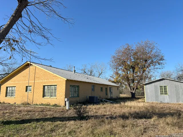 $976,500 | 908 County Road 5711, La Coste, TX 78039