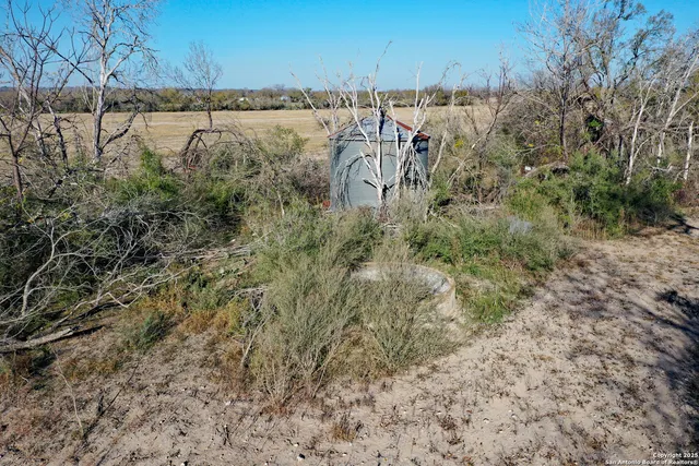 $976,500 | 908 County Road 5711, La Coste, TX 78039