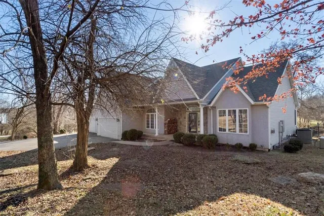 $775,000 | 28098 Overbrook Road, Paola, KS 66071