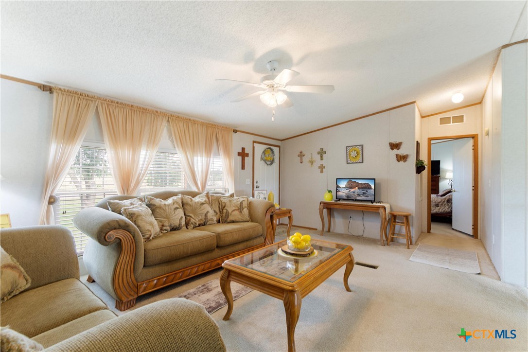 5231 State Highway 95 Temple, TX 76502 - Photo 9 of 24 Living Room