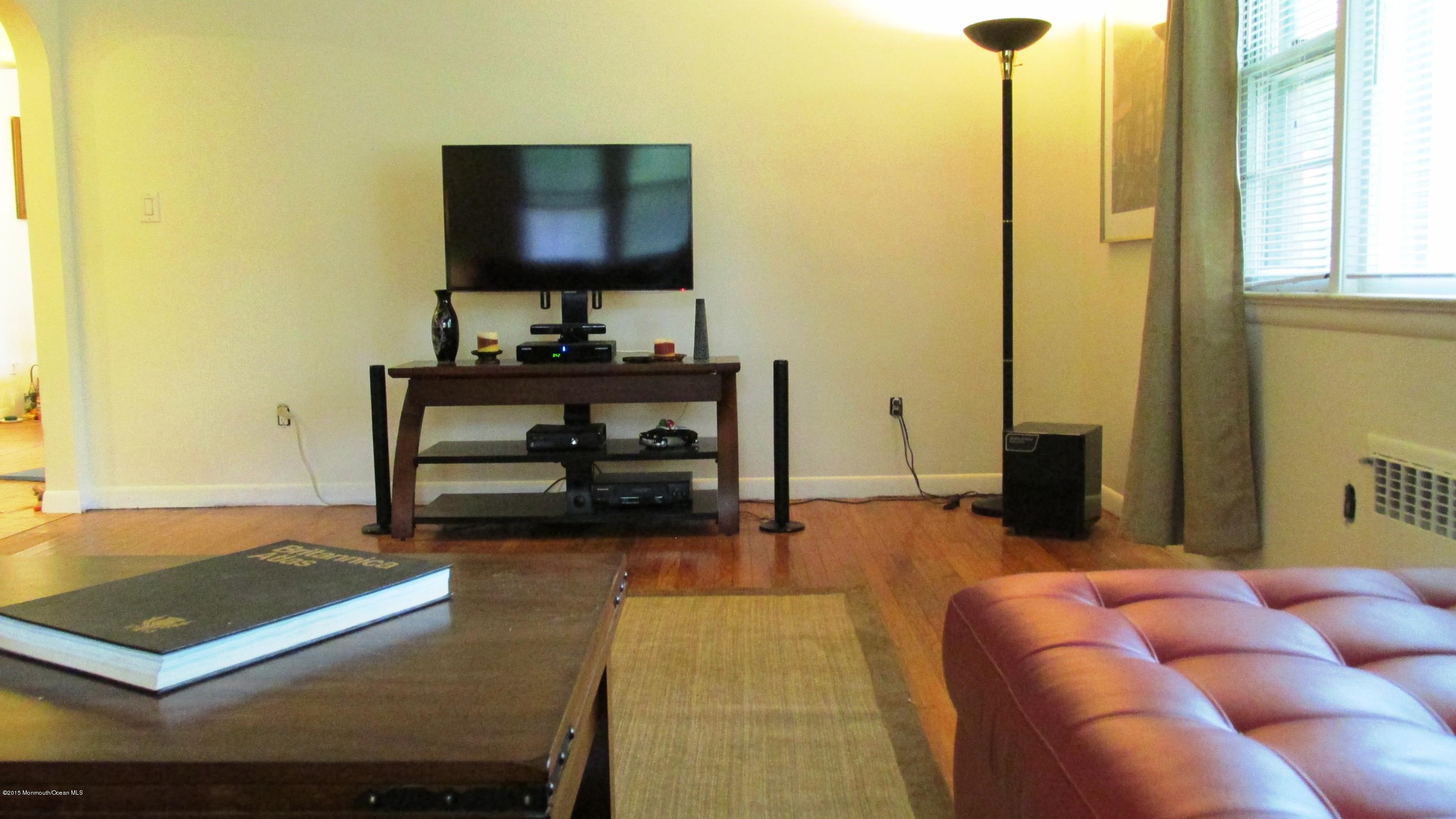 751 Gail Chambers Road Jackson, NJ 08527 - Photo 9 of 17 gclivingroom1