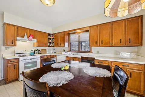 $549,900 | 4703 West Jackson Park Drive, Milwaukee, WI 53219