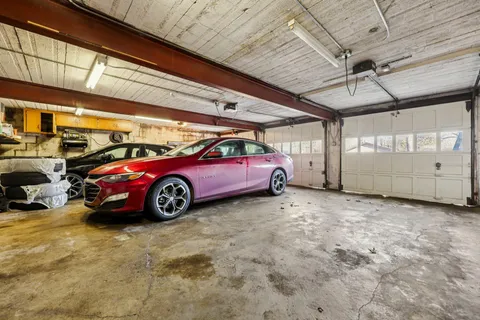 $549,900 | 4703 West Jackson Park Drive, Milwaukee, WI 53219