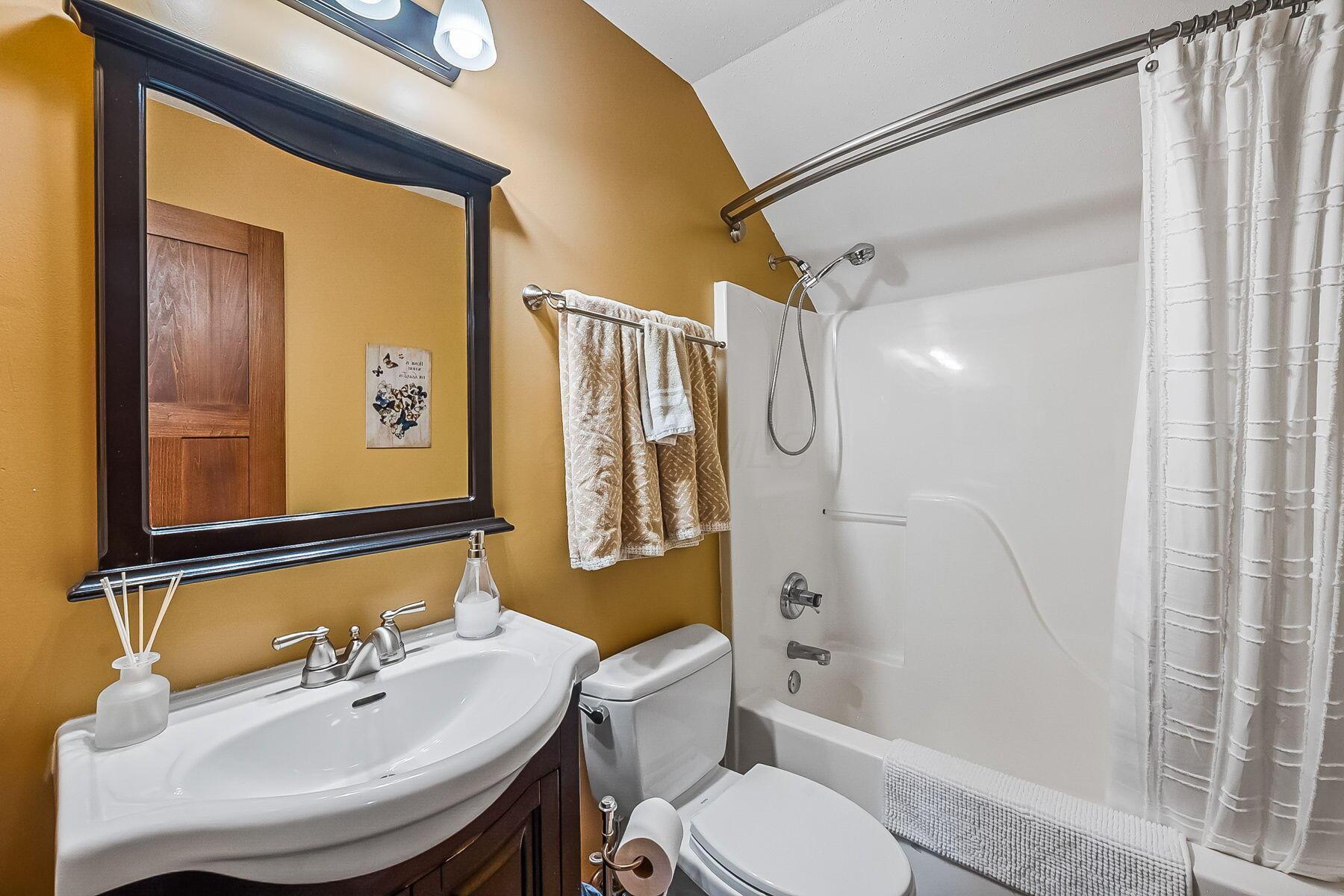 974 Berlin Station Road Delaware, OH 43015 - Photo 43 of 53 Hall Bath