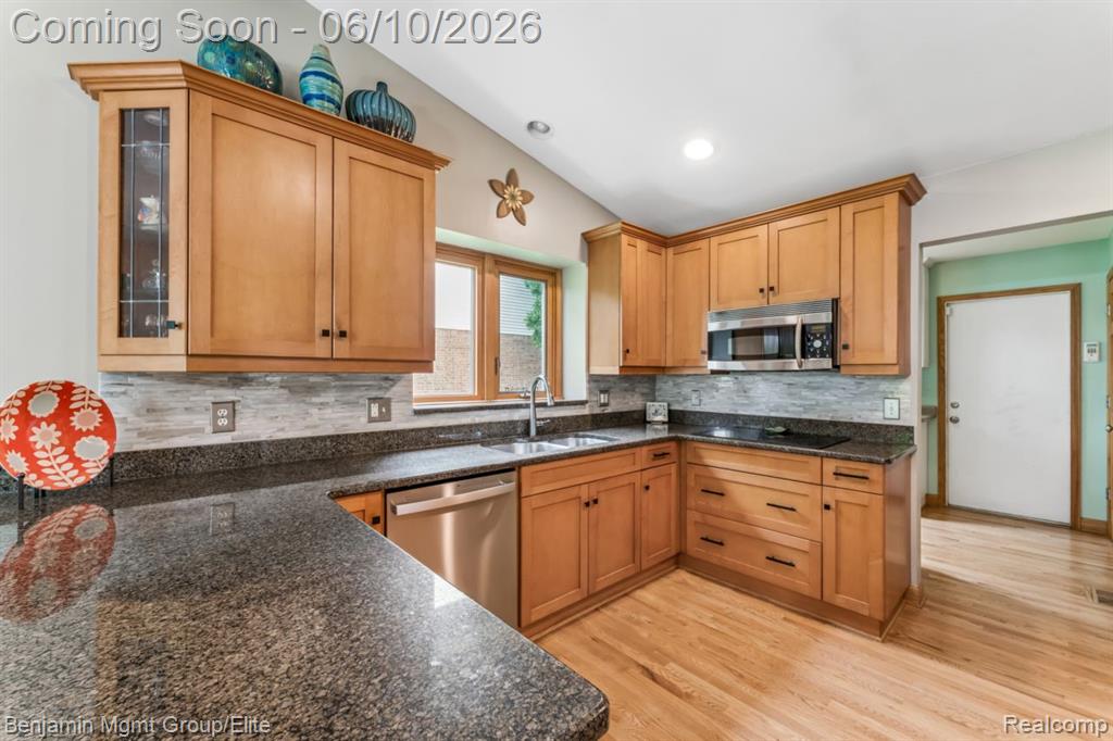 2072 Cumberland Road Rochester, MI 48307 - Photo 10 of 34