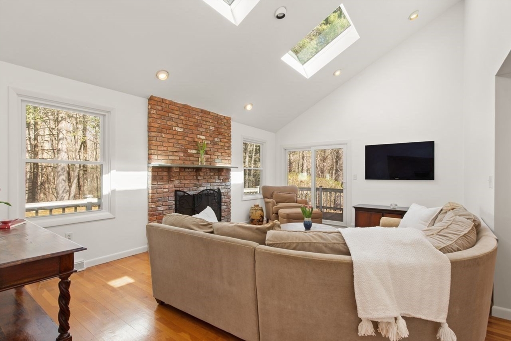 17 Niantic Road Sharon, MA 02067 - Photo 8 of 39