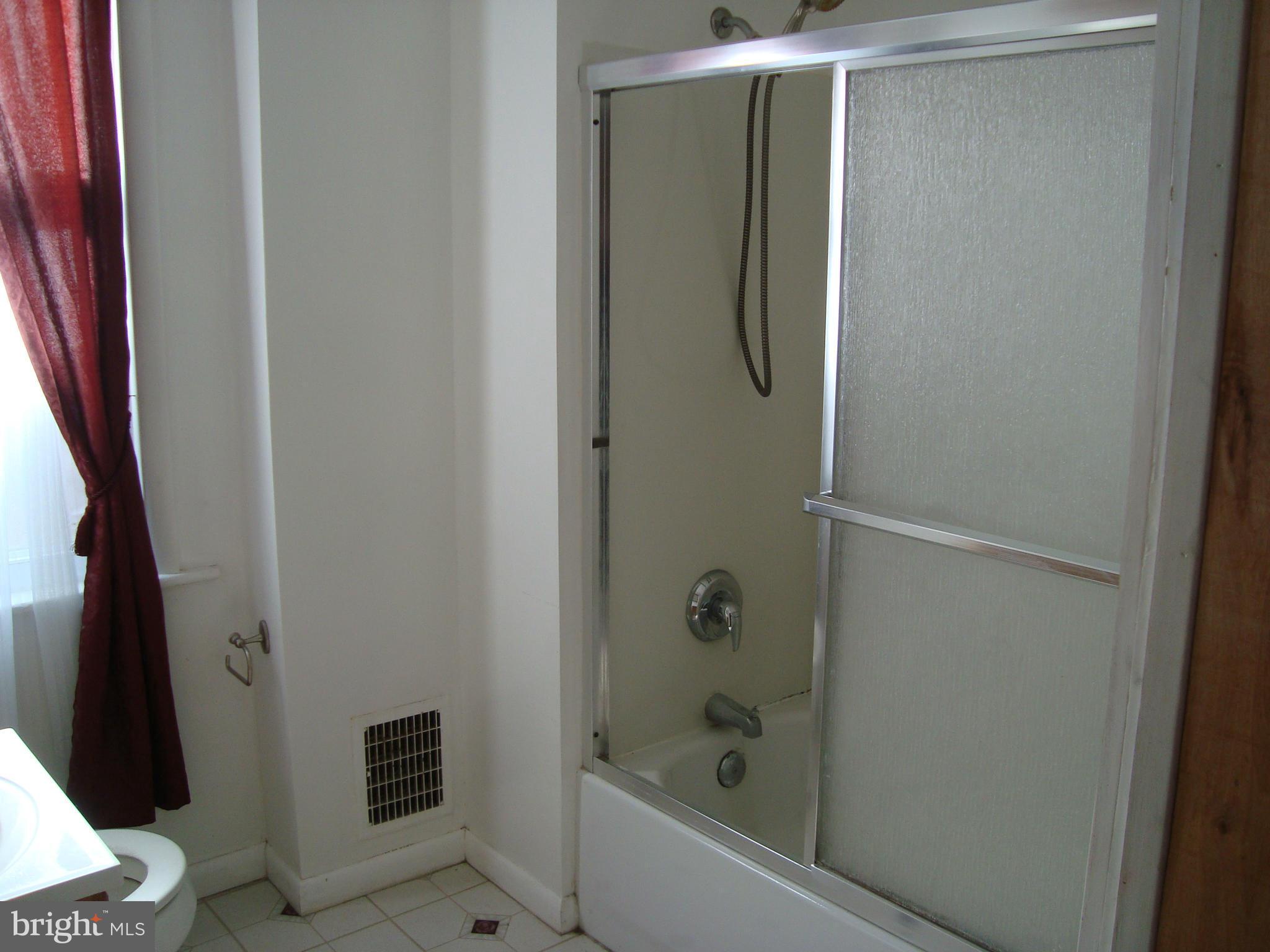 3543 Roland Avenue Baltimore, MD 21211 - Photo 21 of 22 Bath (Master)