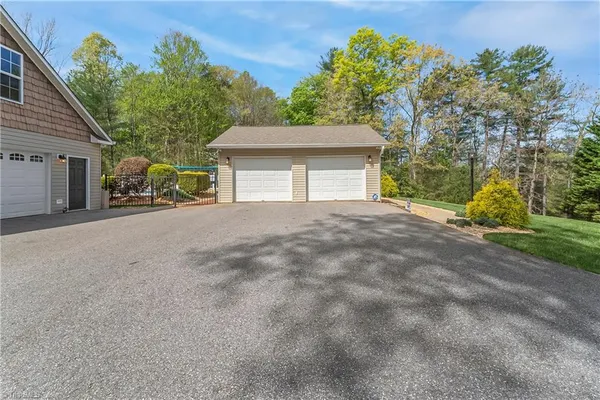 $474,900 | 494 Dogwood Lane, North Wilkesboro, NC 28659