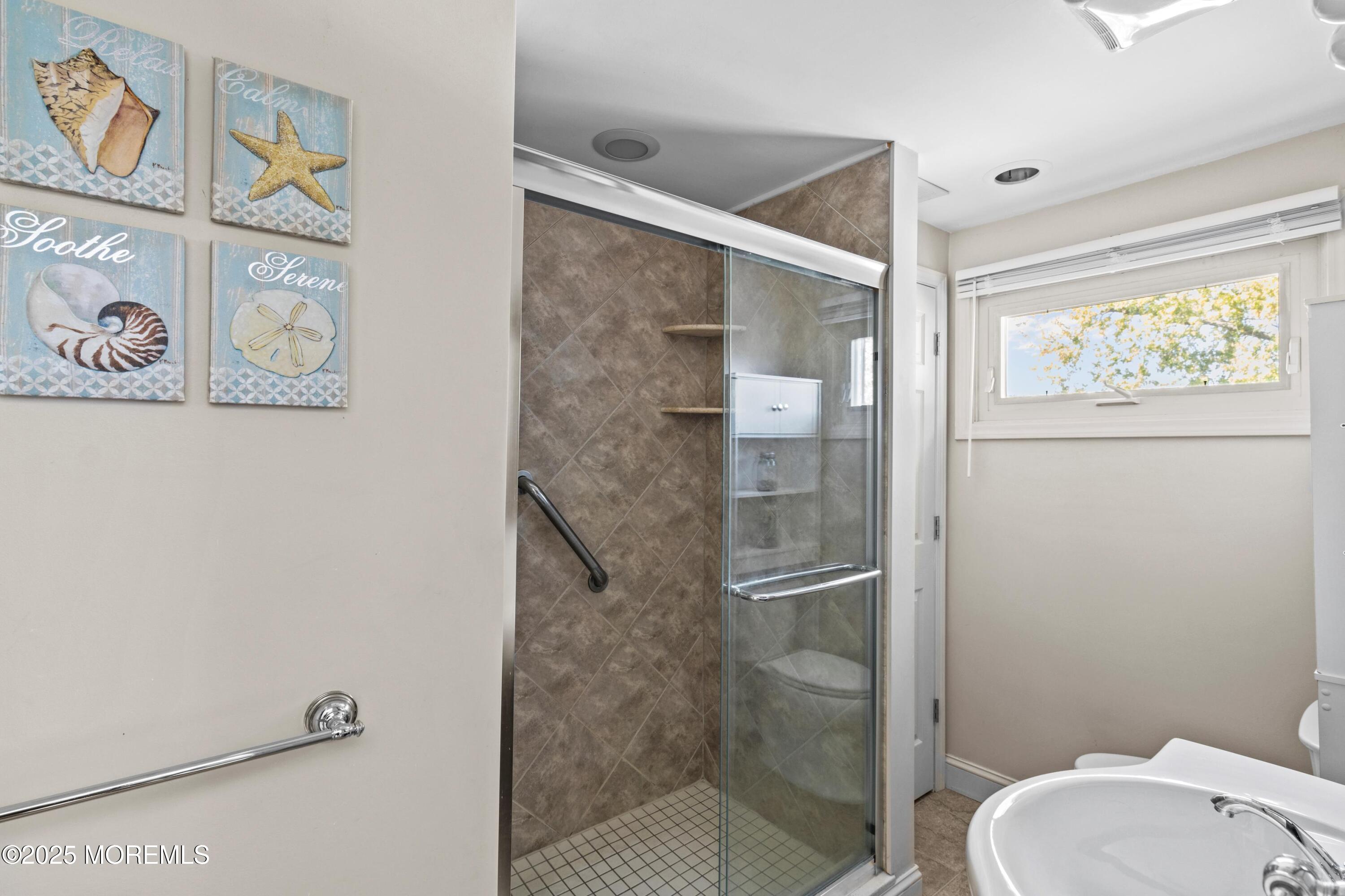 633 North Manetta Drive Point Pleasant, NJ 08742 - Photo 17 of 28 a bathroom with a glass shower door