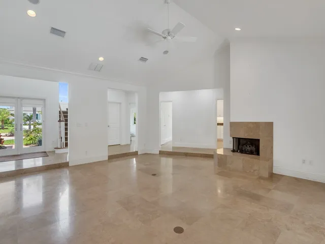 $8,000 | 1575 Shorelands Drive East, Vero Beach, FL 32963