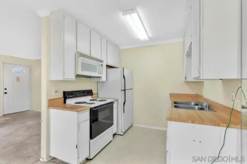 $460,000 | 8620 Via Mallorca, Unit H, La Jolla, CA 92037