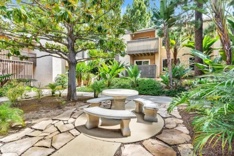$460,000 | 8620 Via Mallorca, Unit H, La Jolla, CA 92037