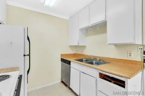 $460,000 | 8620 Via Mallorca, Unit H, La Jolla, CA 92037