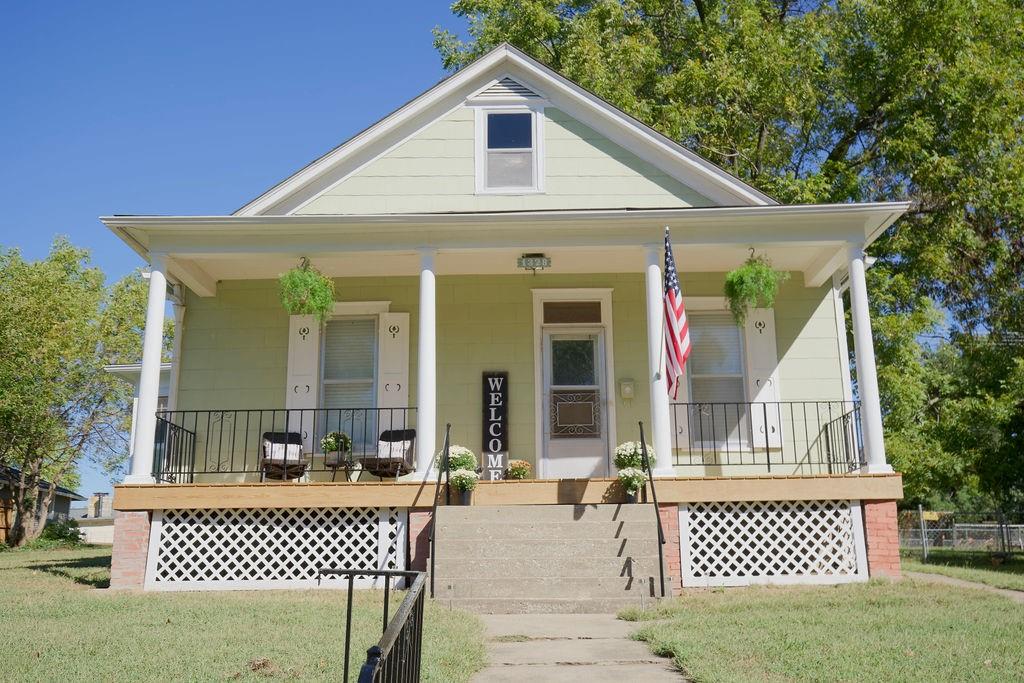 1328 Spruce Street, Leavenworth, KS 66048 Compass