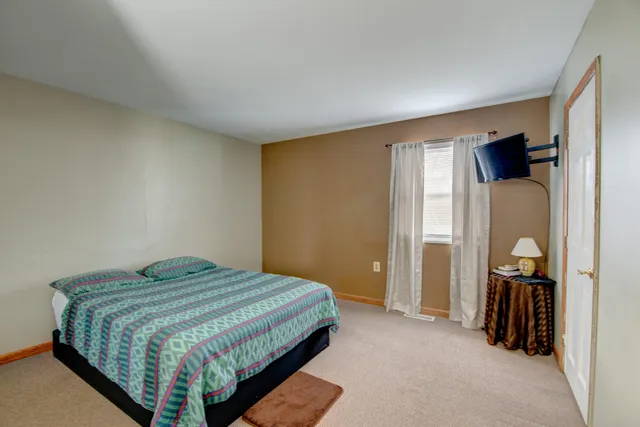 $245,900 | 754 Governor Road, Valparaiso, IN 46385