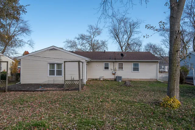 $245,900 | 754 Governor Road, Valparaiso, IN 46385