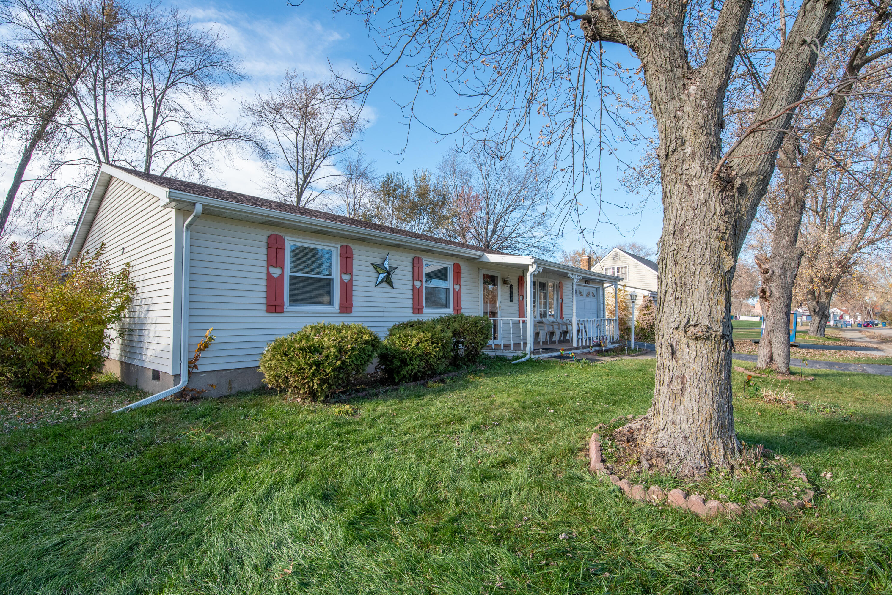 754 Governor Road Valparaiso, IN 46385 - Photo 3 of 33 3000x2002