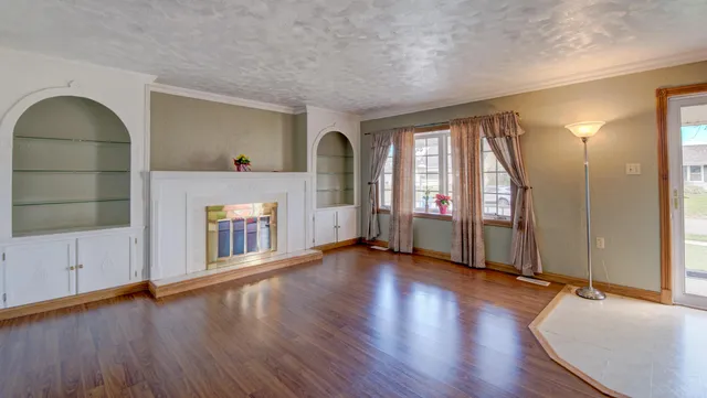 $245,900 | 754 Governor Road, Valparaiso, IN 46385