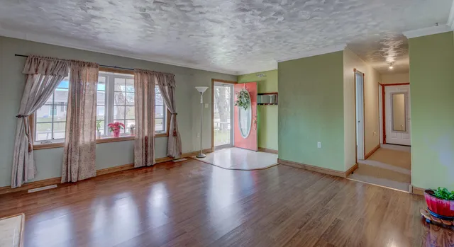 $245,900 | 754 Governor Road, Valparaiso, IN 46385