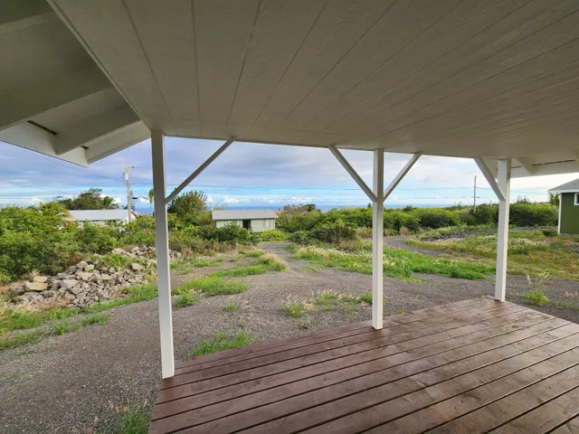 a view of a house with backyard and porch