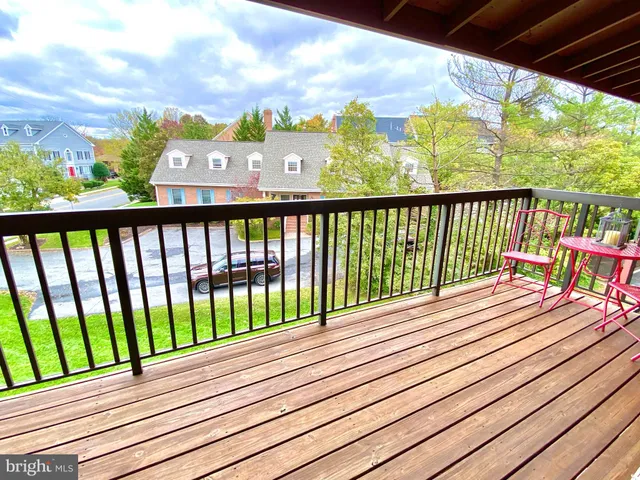 $2,300 | 216 Park Terrace Court Southeast, Unit 98, Vienna, VA 22180