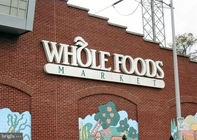 $2,300 | 216 Park Terrace Court Southeast, Unit 98, Vienna, VA 22180