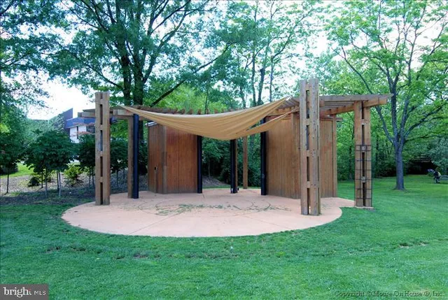 $2,300 | 216 Park Terrace Court Southeast, Unit 98, Vienna, VA 22180