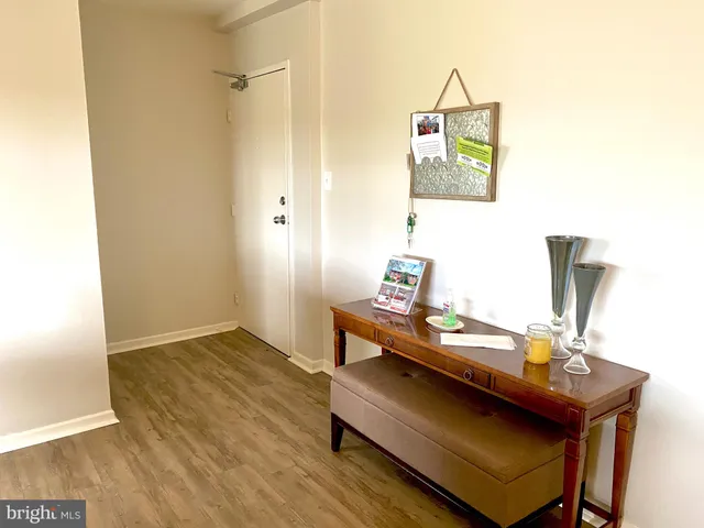 $2,300 | 216 Park Terrace Court Southeast, Unit 98, Vienna, VA 22180