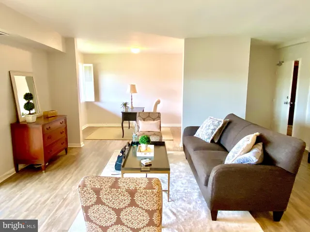 $2,300 | 216 Park Terrace Court Southeast, Unit 98, Vienna, VA 22180