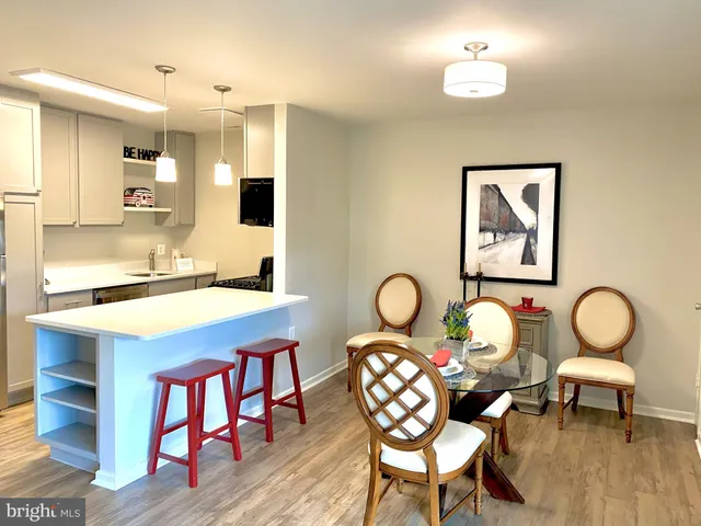 $2,300 | 216 Park Terrace Court Southeast, Unit 98, Vienna, VA 22180