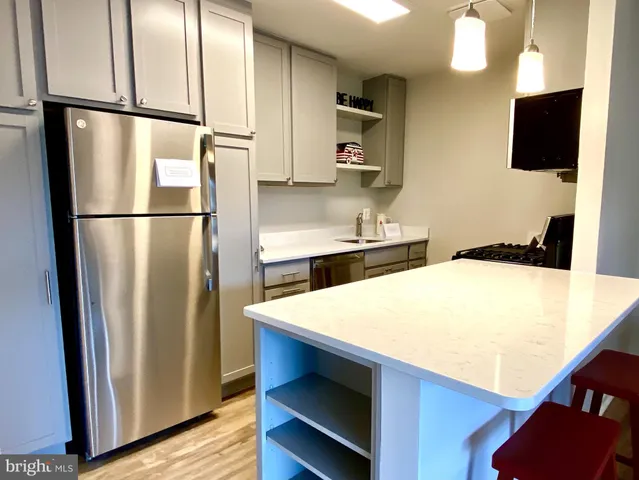 $2,300 | 216 Park Terrace Court Southeast, Unit 98, Vienna, VA 22180