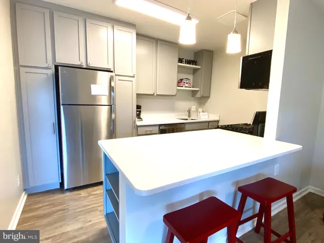 $2,300 | 216 Park Terrace Court Southeast, Unit 98, Vienna, VA 22180