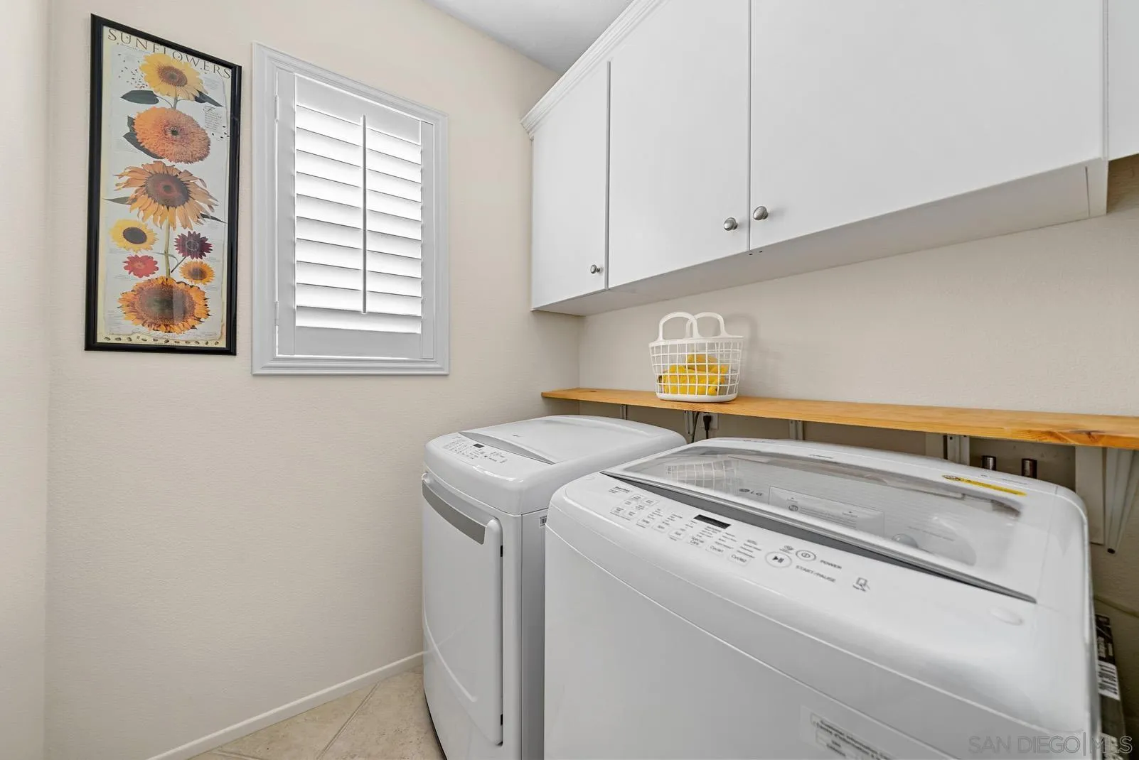 558 Beach Street Encinitas, CA 92024 - Photo 17 of 29 a utility room with dryer and washer
