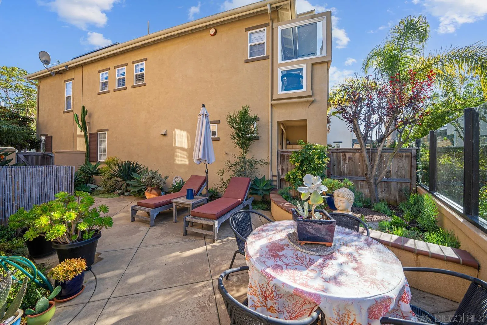 558 Beach Street Encinitas, CA 92024 - Photo 27 of 29 a view of a chairs and table in a patio
