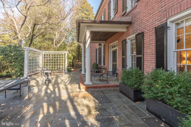 a house view with a outdoor space