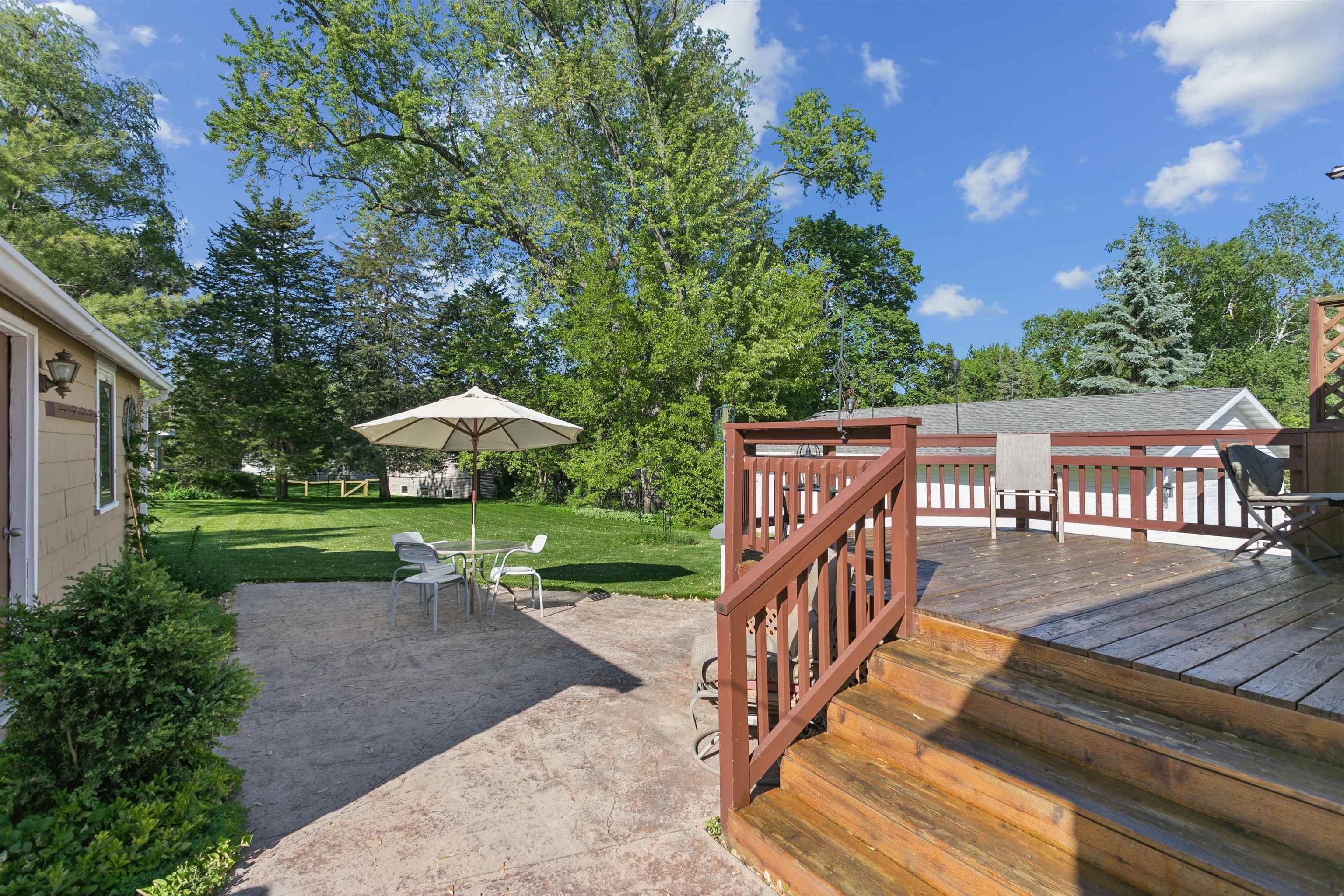 323 East Mission Road Green Bay, WI 54301 - Photo 8 of 20