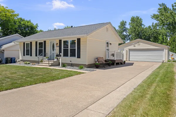 $219,900 | 3524 West Columbia Avenue, Davenport, IA 52804