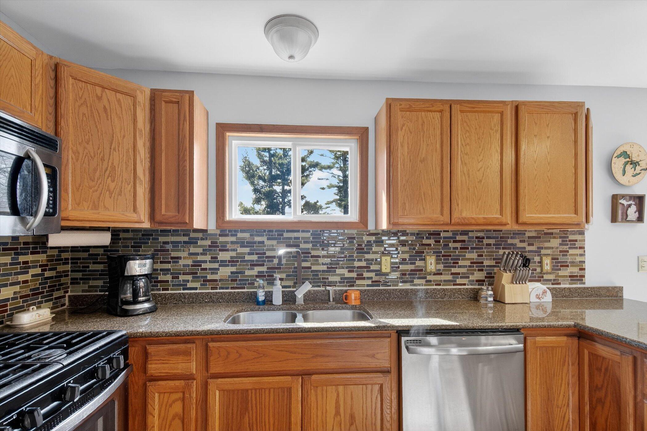 7001 Jefferson Road Brooklyn, MI 49230 - Photo 13 of 49 13-7001 Jefferson Rd Brooklyn-Windowstil