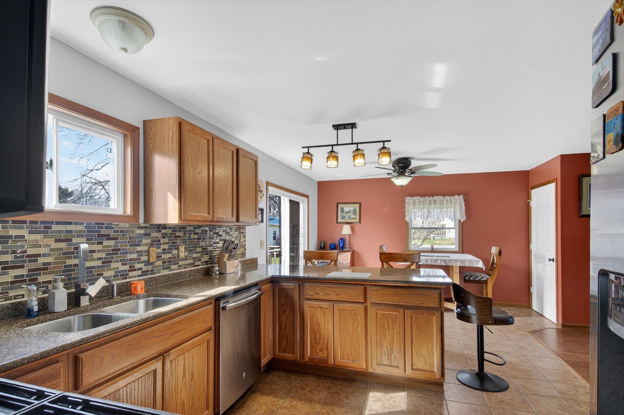 7001 Jefferson Road Brooklyn, MI 49230 - Photo 16 of 49 16-7001 Jefferson Rd Brooklyn-Windowstil