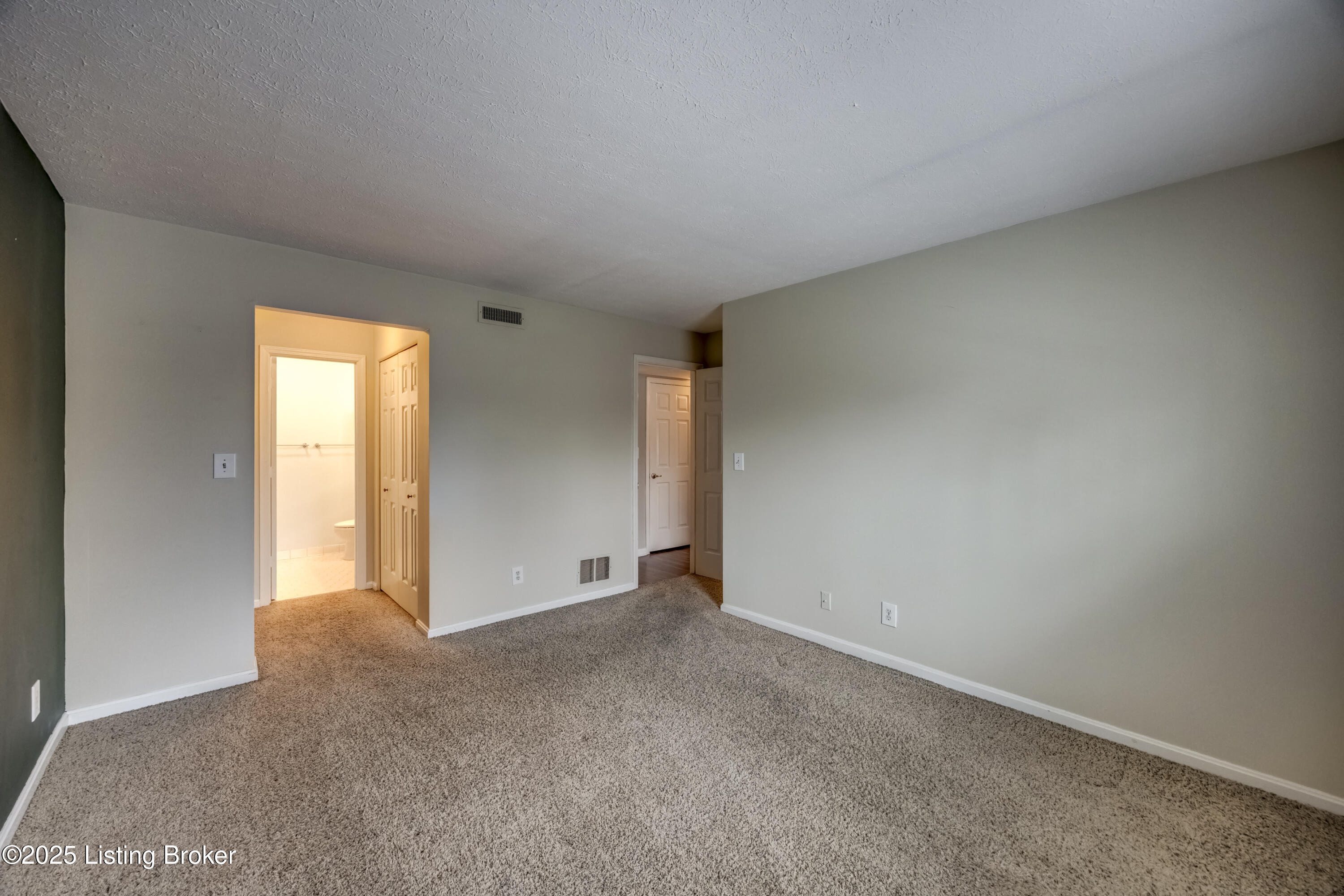 410 Mockingbird Valley Road, Unit 1 Louisville, KY 40207 - Photo 26 of 39 2Y0A5592-A
