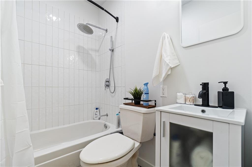 523 Alpine Avenue Pittsburgh, PA 15212 - Photo 25 of 29 a bathroom with a sink a toilet and bathtub