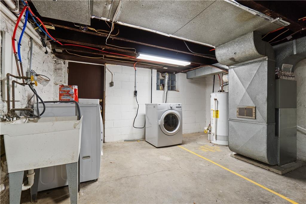 523 Alpine Avenue Pittsburgh, PA 15212 - Photo 26 of 29 a utility room with dryer and washer