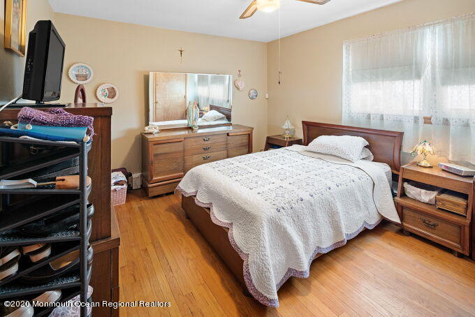 573 Lloyd Road Aberdeen, NJ 07747 - Photo 13 of 23 l15