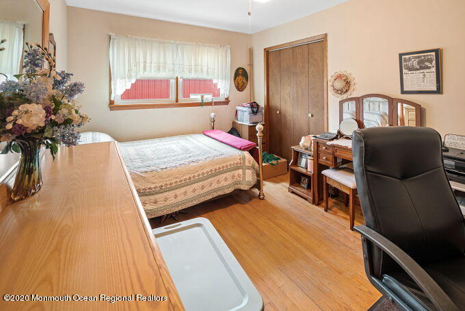 573 Lloyd Road Aberdeen, NJ 07747 - Photo 15 of 23 l12