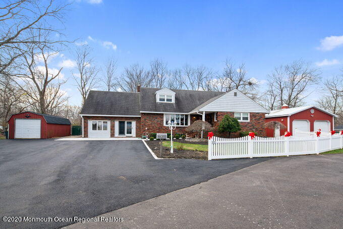 573 Lloyd Road Aberdeen, NJ 07747 - Photo 3 of 23 l1