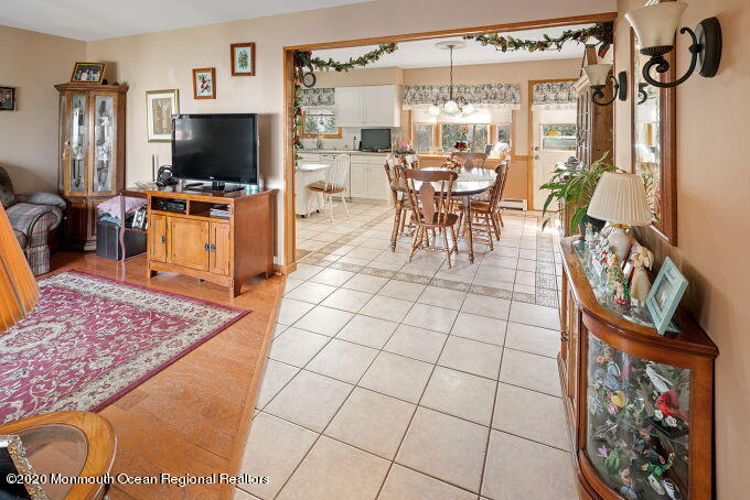 573 Lloyd Road Aberdeen, NJ 07747 - Photo 5 of 23 l7